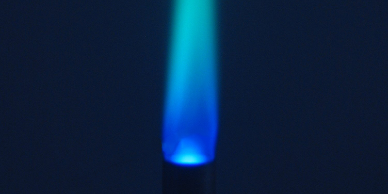 Pilot light with blue flame